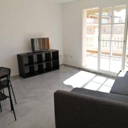 Lovely Penthouse In Front Of The Beach With Free Parking Malaga Exterior photo