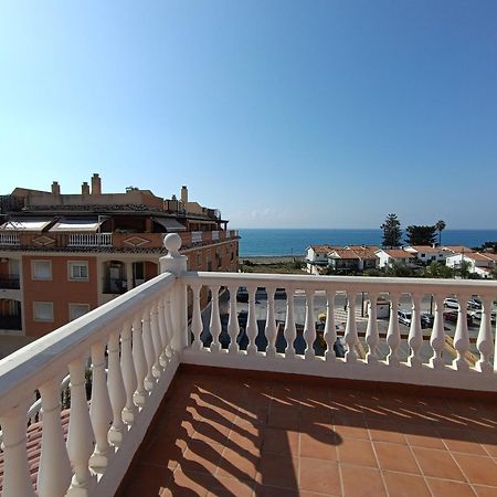 Lovely Penthouse In Front Of The Beach With Free Parking Malaga Exterior photo