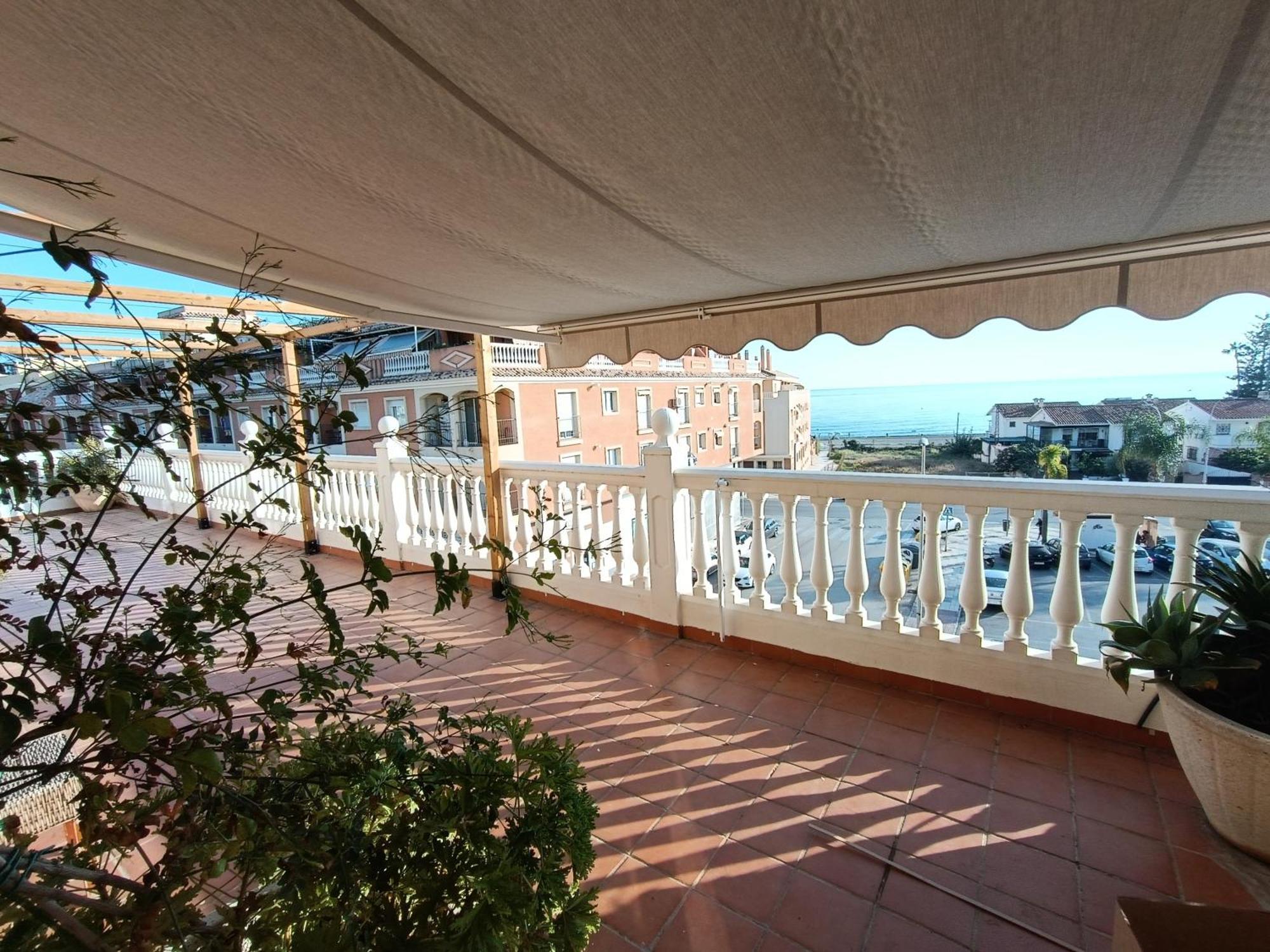 Lovely Penthouse In Front Of The Beach With Free Parking Malaga Exterior photo
