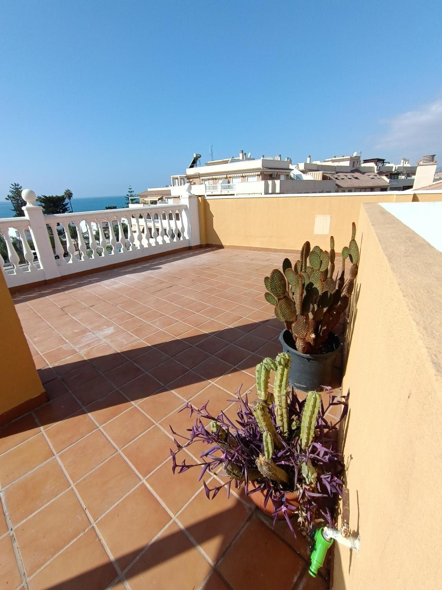 Lovely Penthouse In Front Of The Beach With Free Parking Malaga Exterior photo
