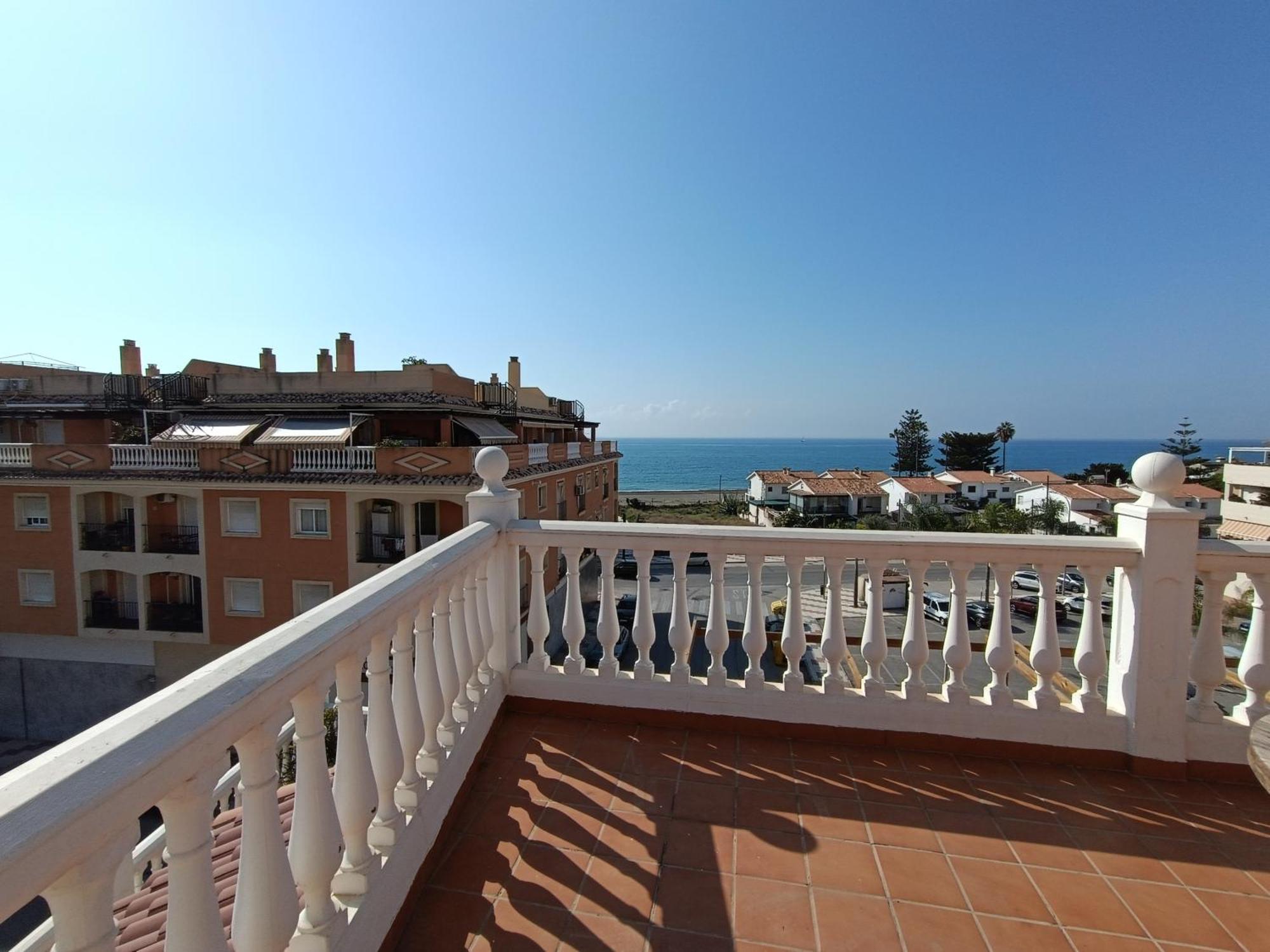 Lovely Penthouse In Front Of The Beach With Free Parking Malaga Exterior photo