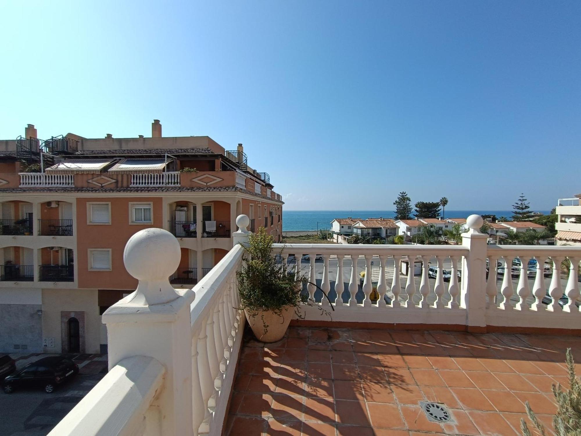 Lovely Penthouse In Front Of The Beach With Free Parking Malaga Exterior photo