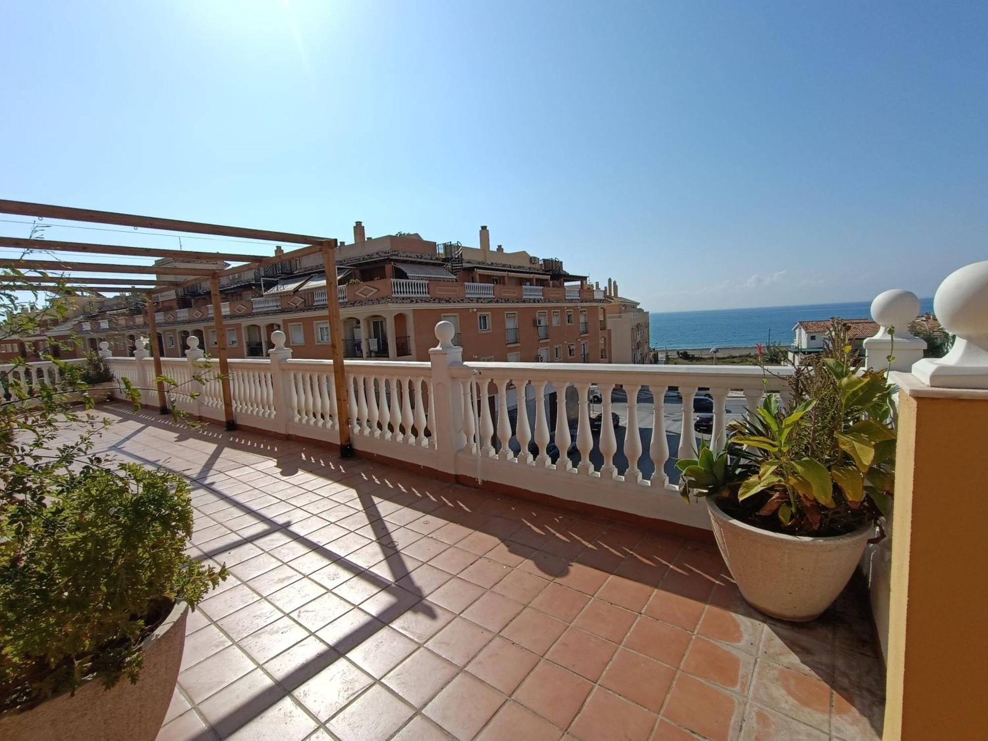 Lovely Penthouse In Front Of The Beach With Free Parking Malaga Exterior photo